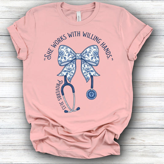 She Works With Willing Hands | Deluxe Tee